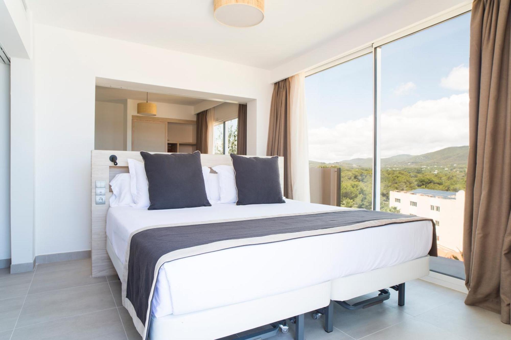 Invisa Club Cala 4* Playa Des Figueral